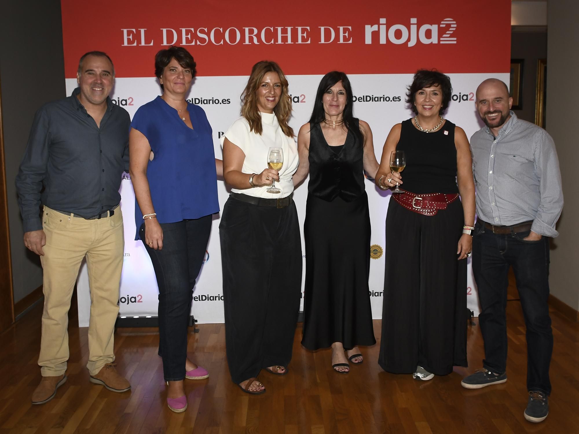 Daniel Quílez, comercial de elDiario.es Aragón; María José Murillo, responsable de eventos de elDiario.es; Olivia García, de Rioja2; Mar Eiroa, Laura Olave, de Rioja2; Luis Faci, director de elDiario.es Aragón