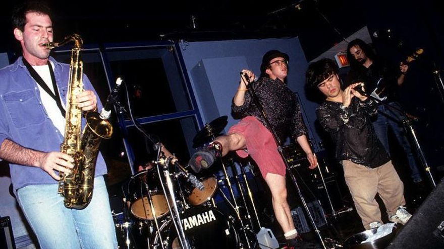 La banda de punk de Peter Dinklage antes de ser Tyrion en Tronos. Getty Images