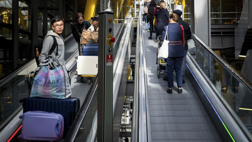 La explosión de COVID-19 en China reabre el debate sobre las restricciones sin coordinación de los aeropuertos