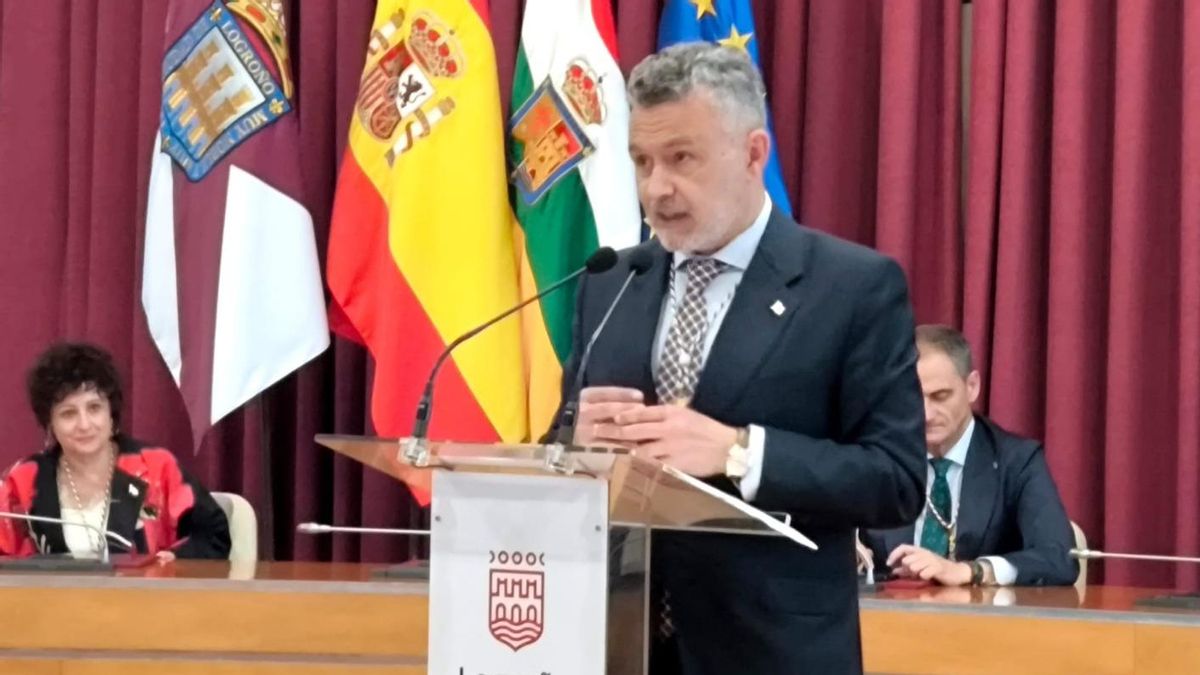 Escobar invita a mirar al futuro de Logroño "con confianza" y abrazando la "singularidad y diversidad"