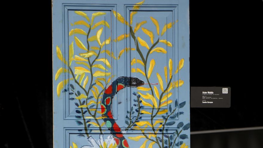 Puerta dedicada a la memoria de Asier Niebla en la exposición 'Puertas', dedicada a las víctimas de violencia machista en 2018