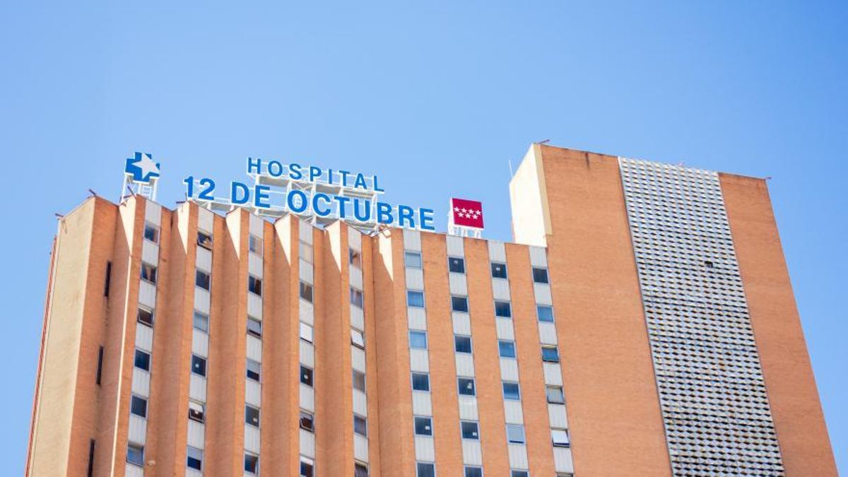 Vista en una imagen de archivo de la torre del Doce de octubre que será demolida a partir de este martes