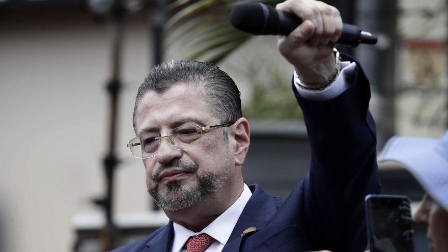 El presidente de Costa Rica tilda de "títere" y "matón" al fiscal general tras una acusación