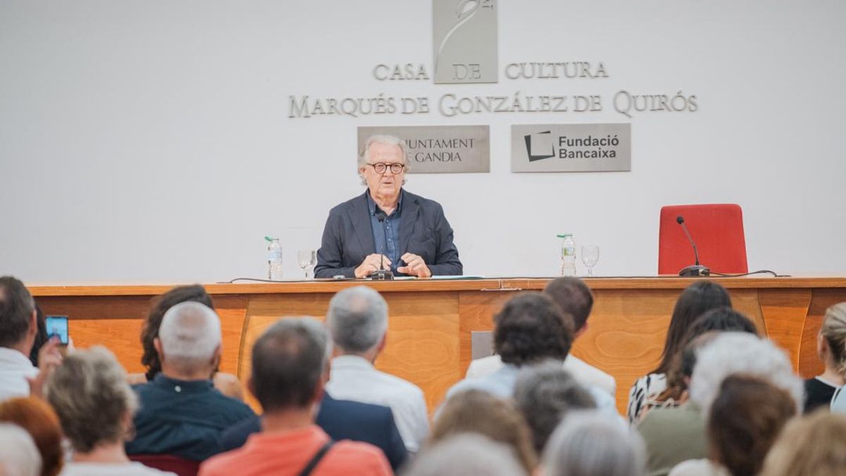 Joan Romero, durante la jornada inaugural de la Universitat d'Estiu de Gandia.