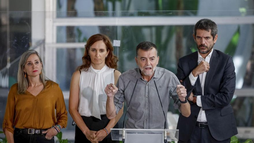 Verónica Barbero (i), Mónica García (2i), Antonio Maillo (2d) y Ernest Urtasun (d), representantes de los partidos que integran el espacio conformado por Movimiento Sumar, durante la presentación de 'Frente Amplio', este lunes, en Madrid. EFE/Daniel González