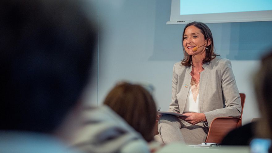 La candidata del PSOE a la alcaldía de Madrid, Reyes Maroto, interviene durante la presentación del plan de transformación urbana 'Madrid Próximo', en el Colegio Oficial de Arquitectos de Madrid, a 14 de abril de 2023, en Madrid (España).