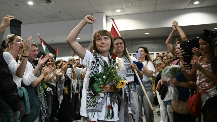 Greta Thunberg y otros 170 miembros de la flotilla llegan a Europa tras ser deportados por Israel: "Nadie podrá decir que no sabía lo que pasaba"