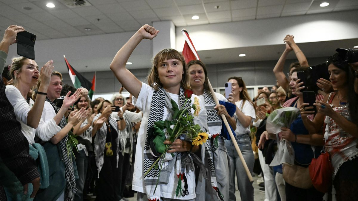 Greta Thunberg y otros 170 miembros de la flotilla llegan a Europa tras ser deportados por Israel: "Nadie podrá decir que no sabía lo que pasaba"