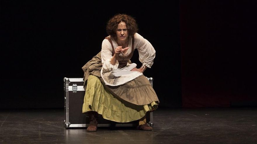 Reyes Ruiz firma, interpreta y produce esta comedia que supone un nuevo acercamiento al género picaresco.