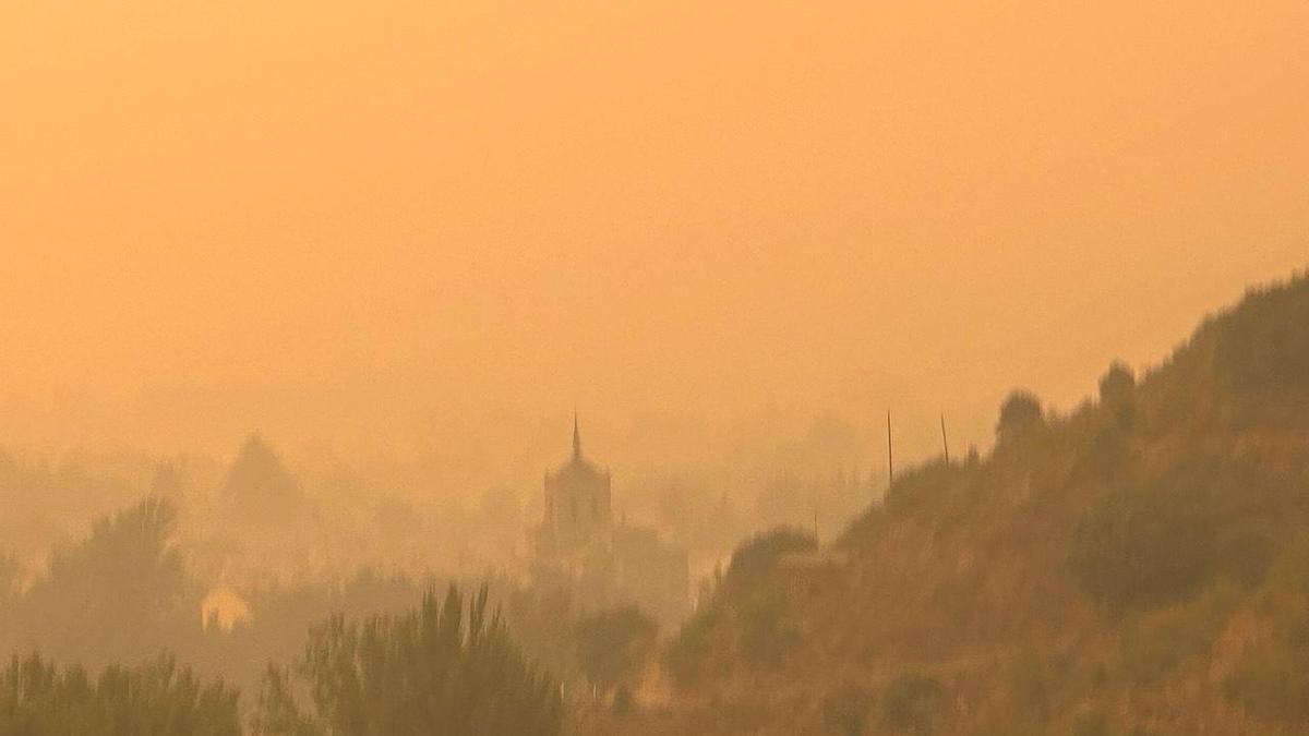 Protección Civil llama a los peregrinos a no hacer el Camino de Santiago en Astorga y El Bierzo por los incendios