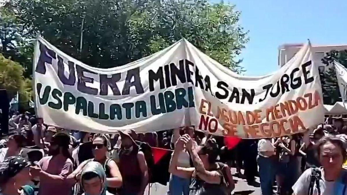 Alfredo Cornejo avanza con la minería en Mendoza mientras las marchas no replican la potencia de 2019