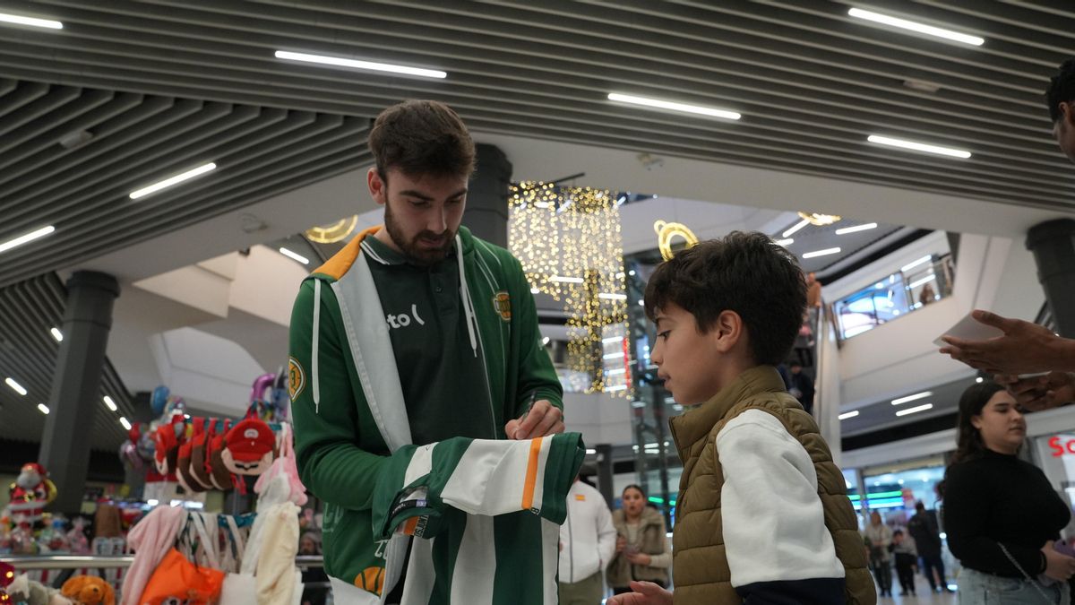 El Coto Córdoba CB se da un baño de masas e ilusión navideña