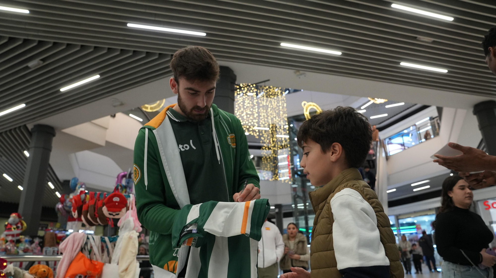 Firma de autógrafos del Coto Córdoba CB.