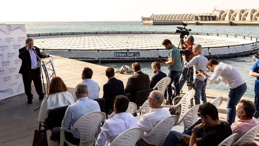 Acto de presentación del proyecto BOOST en el Puerto de Tazacorte, inaugurado por el director de la Plocan, Joaquín Hernández.