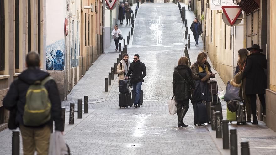 Asociaciones vecinales cifran en 21.000 el número de viviendas turísticas en Madrid, la mitad en el distrito Centro