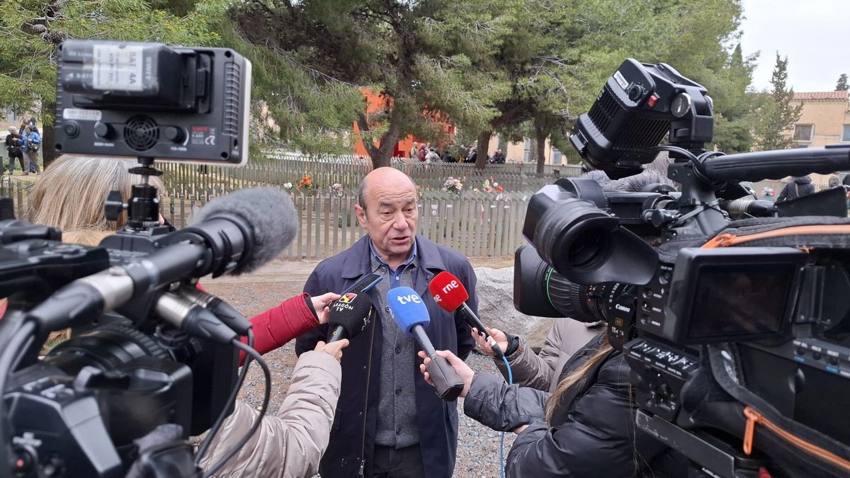 El diputado socialista Daniel Alastuey, este lunes en el acto de Torrero.