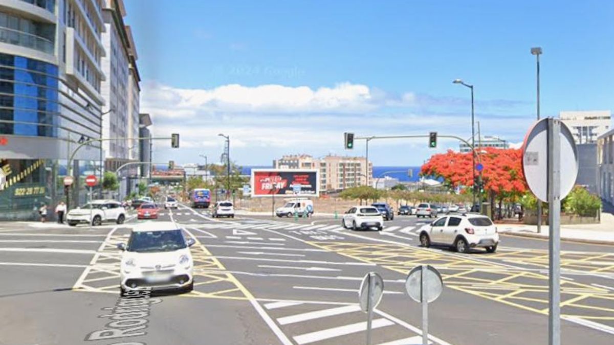Grave tras precipitarse al vacío sobre un carril guagua en Santa Cruz de Tenerife