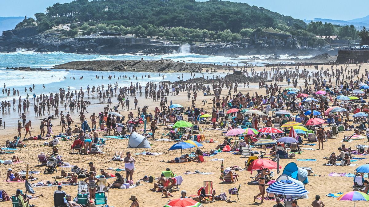 El acusado de fotografiar a niños desnudos en playas de Santander rechaza siete años de cárcel e irá a juicio