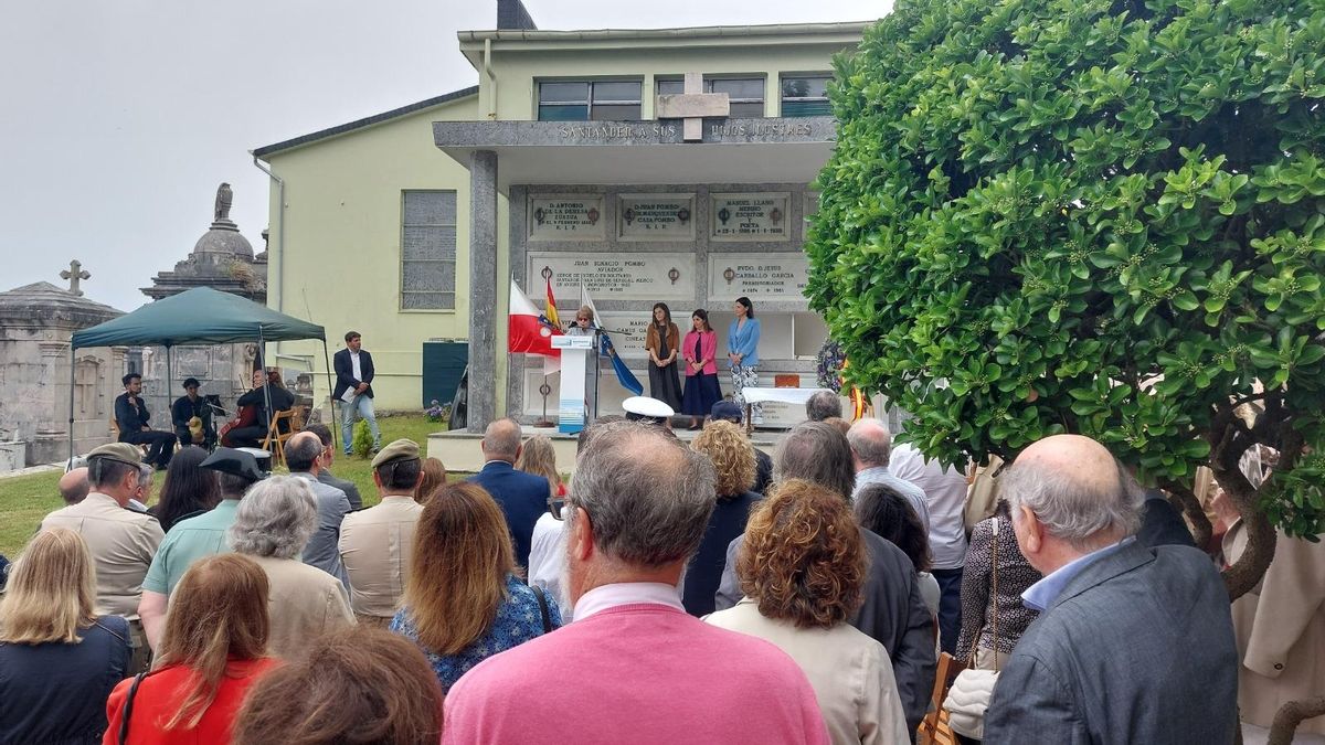 Público asistente al acto de homenaje a Casado Soto en Ciriego.