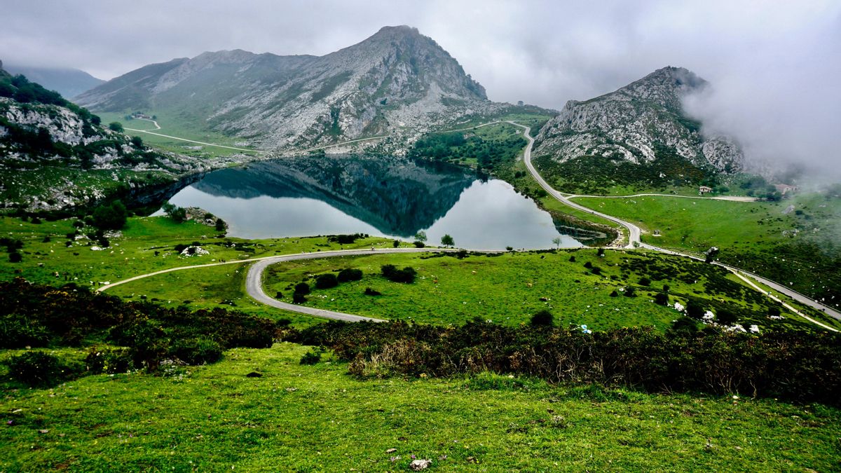 Escapadas exprés a la naturaleza por el Día de la Madre: tres rutas senderistas que son perfectas para una caminata