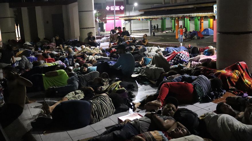 Migrantes venezolanos planean salir en caravana de la frontera sur de México