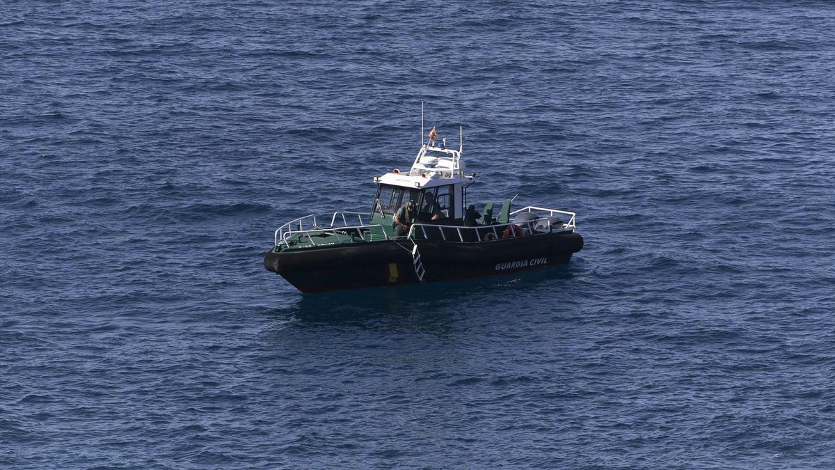 La Guardia Civil retoma por tercer día consecutivo la búsqueda de la persona desaparecida tras un golpe de mar en Tenerife