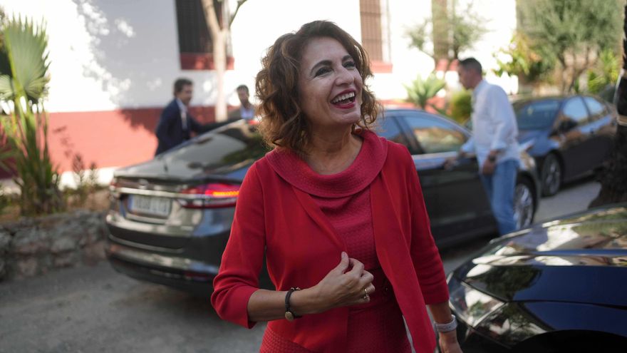 Mª Jesús Montero cree que Juanma Moreno está "desbordado" y "no sabe qué tiene que hacer"