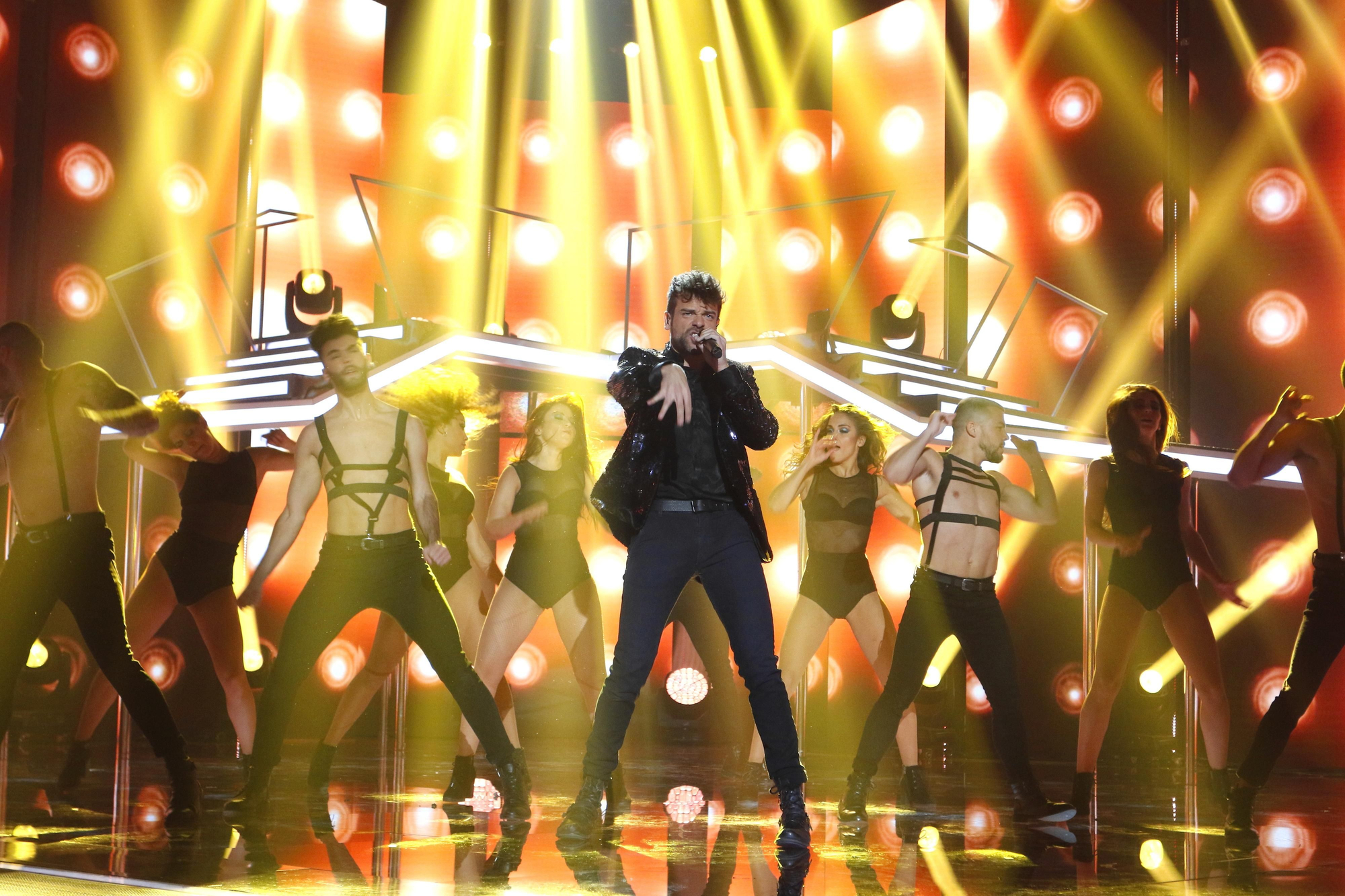 Otro momento de la actuación de Ricky en la Gala 6 de OT 2017