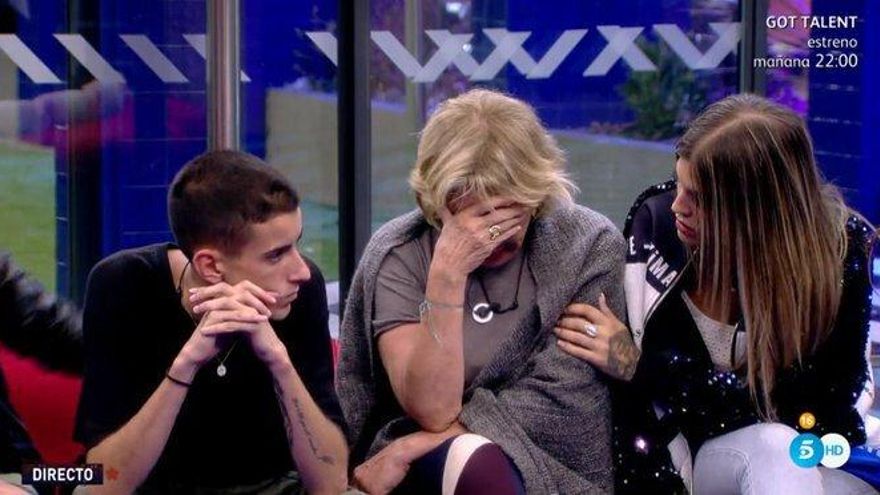 MIla se derrumba durante el directo