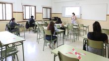 Alumnos y alumnas del IES Alonso Quesada vuelven a las aulas tras dos meses de clases digitales.