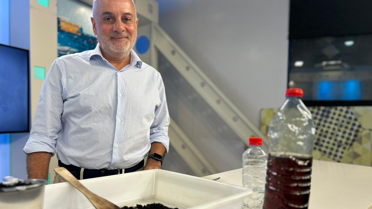 Una empresa gaditana quiere convertir los vertidos del mar y las algas invasoras en biocombustible