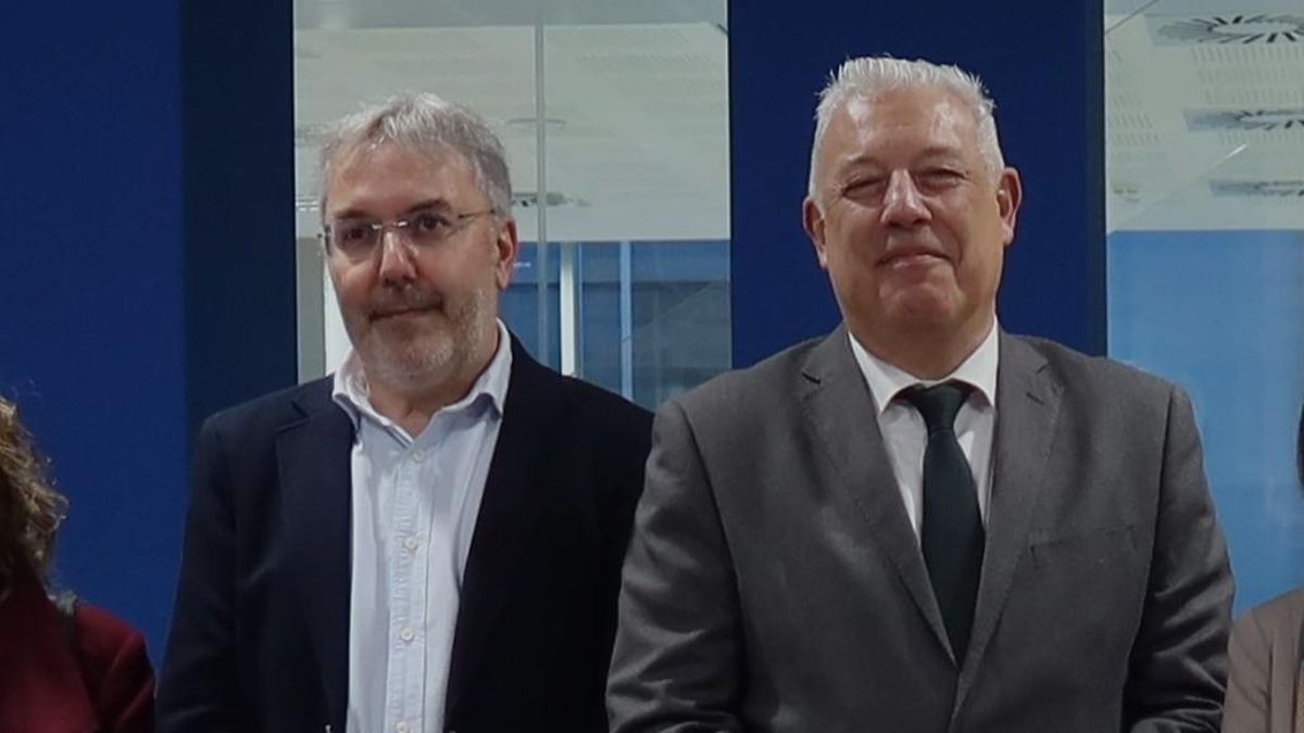 Un càrrec de Pérez Llorca en Educació publica un llibre per a docents en què els “denigra” i banalitza l’Holocaust