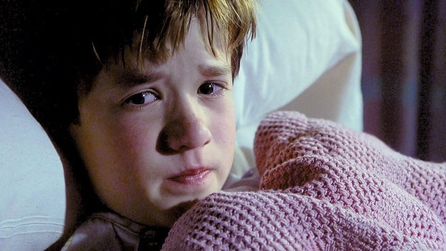 La frase más icónica de 'El sexto sentido' en realidad no fue como la recuerdas: así la modificó el doblaje
