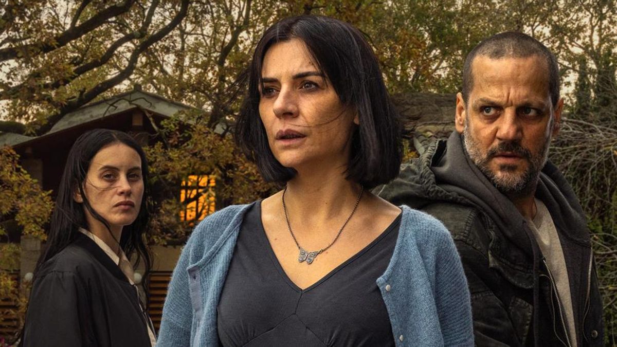 Milena Smit, Miren Ibarguren y Rodrigo de la Serna en el cartel de 'Los sin nombre'