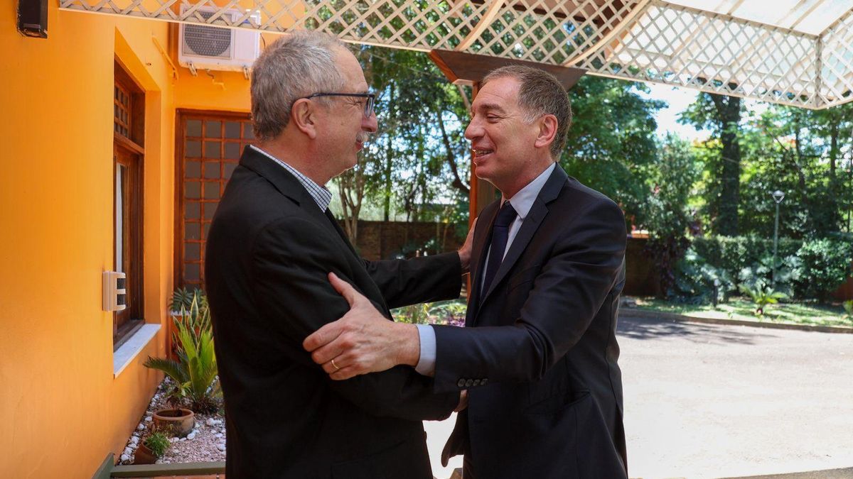 Hugo Passalacqua recibió a Diego Santilli en la Residencia de la Gobernación.