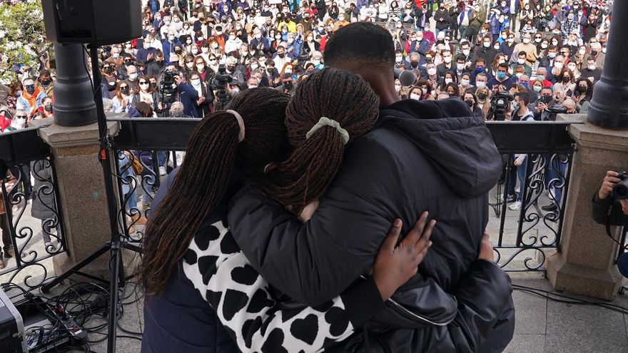 Una multitud respalda en Marín a los familiares de los marineros del 'Villa de Pitanxo' en su petición de retomar la búsqueda