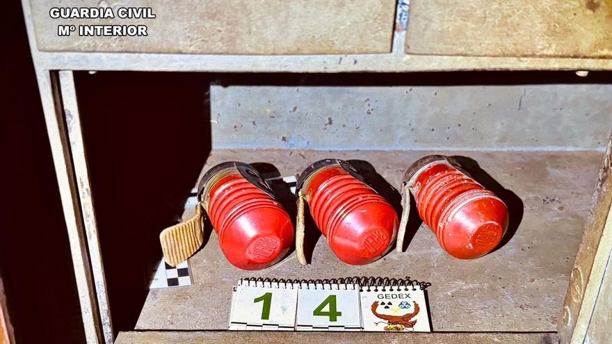 Encuentran tres granadas de mano de la Guerra Civil en la caja fuerte de una casa en Zafra