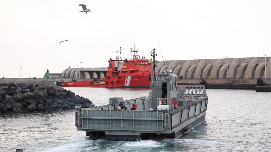 Lancha tipo tipo LCM-1E en el puerto de Tazacorte.