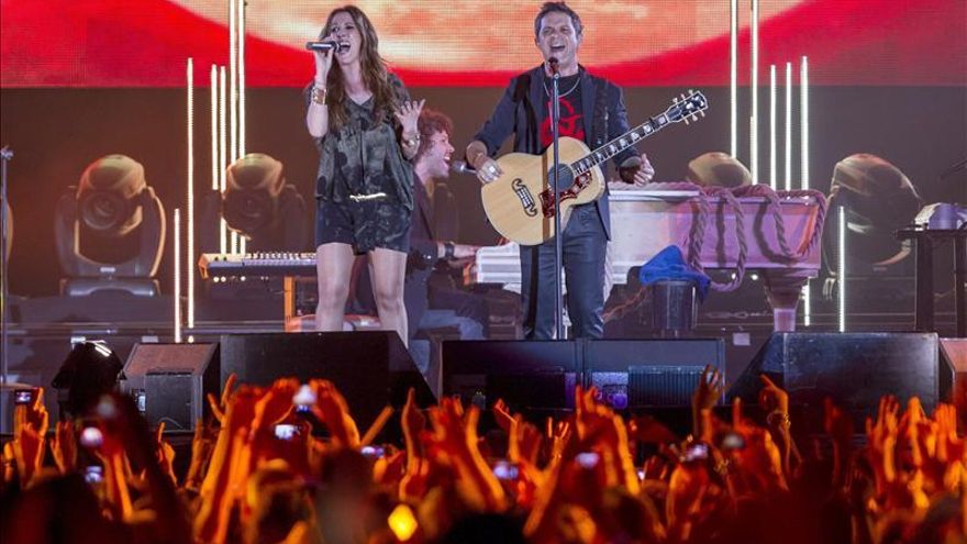 Alejandro Sanz y sus amigos enamoran en Sevilla