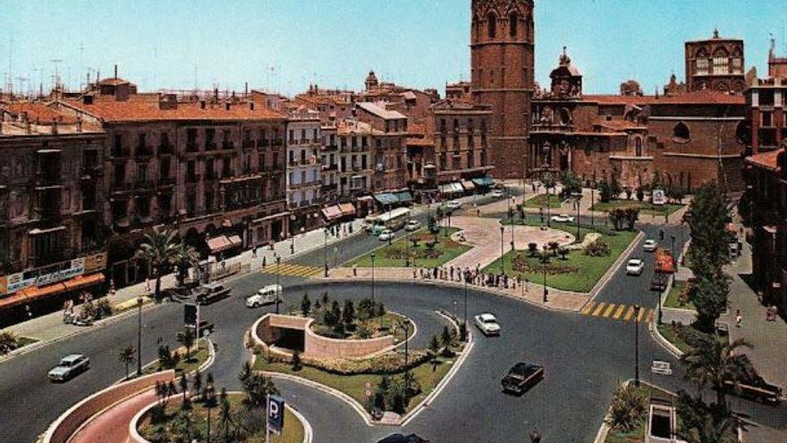 Vista de la plaza de la reina en los setenta.