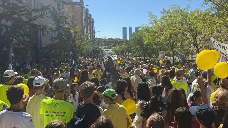 Vecinos de Montecarmelo protestan de nuevo contra Almeida y Carabante por el cantón de limpieza: "Torean a la Justicia"