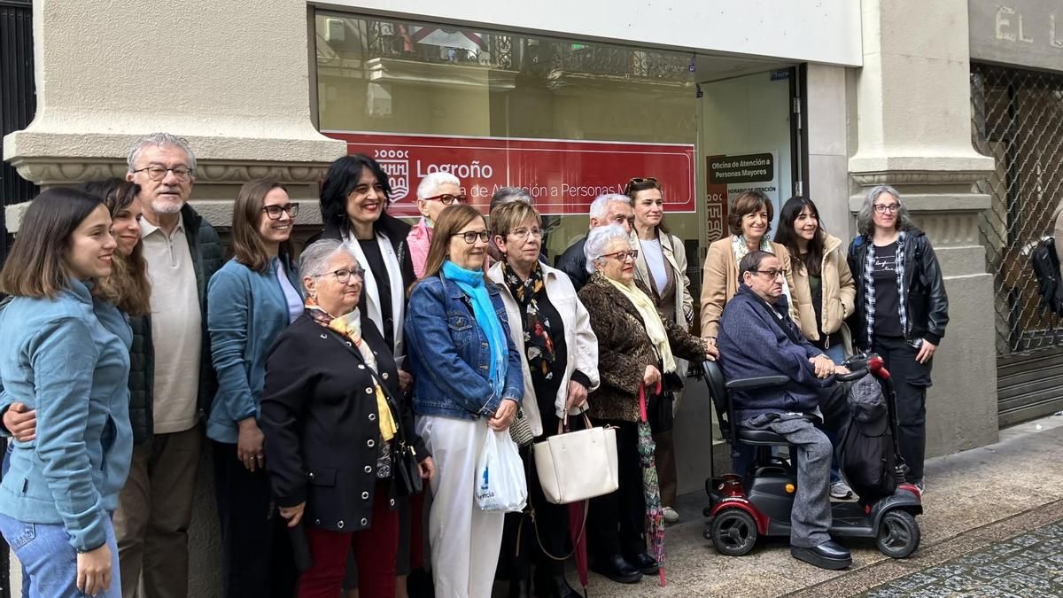 Abre la Oficina de Atención a Personas Mayores en el Mercado de San Blas: horarios y servicios que ofrece
