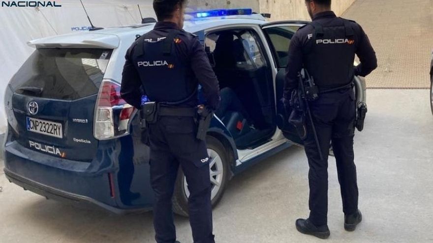 "Le noquearon porque iba con una camiseta antifascista": la Policía investiga una agresión en el centro de Granada