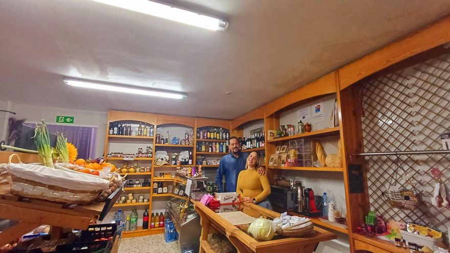 De perderlo todo por la dana de Valencia a triunfar con una tienda en Las Majadas: “Siempre hay una salida”