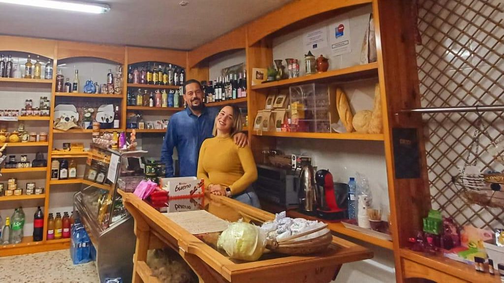 De perderlo todo por la dana de Valencia a triunfar con una tienda en Las Majadas: “Siempre hay una salida”
