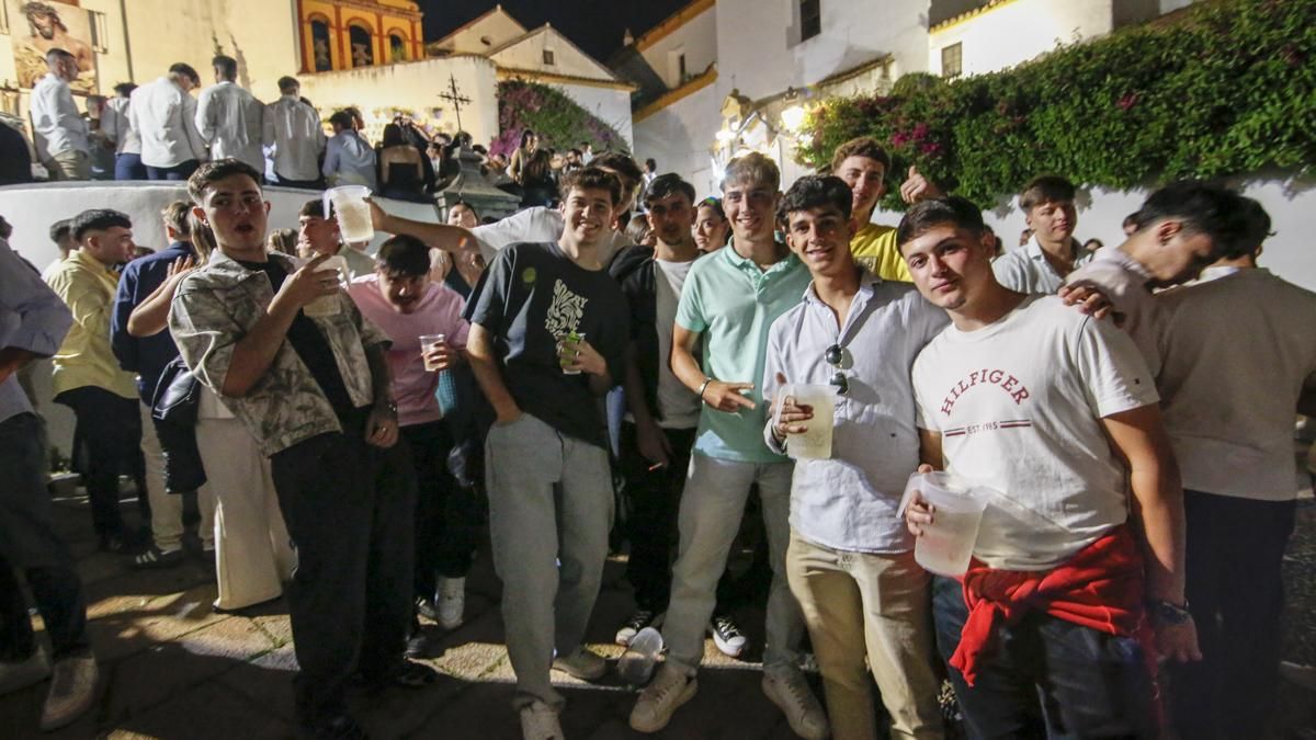 Ambiente nocturno de las Cruces de Mayo del Bailío