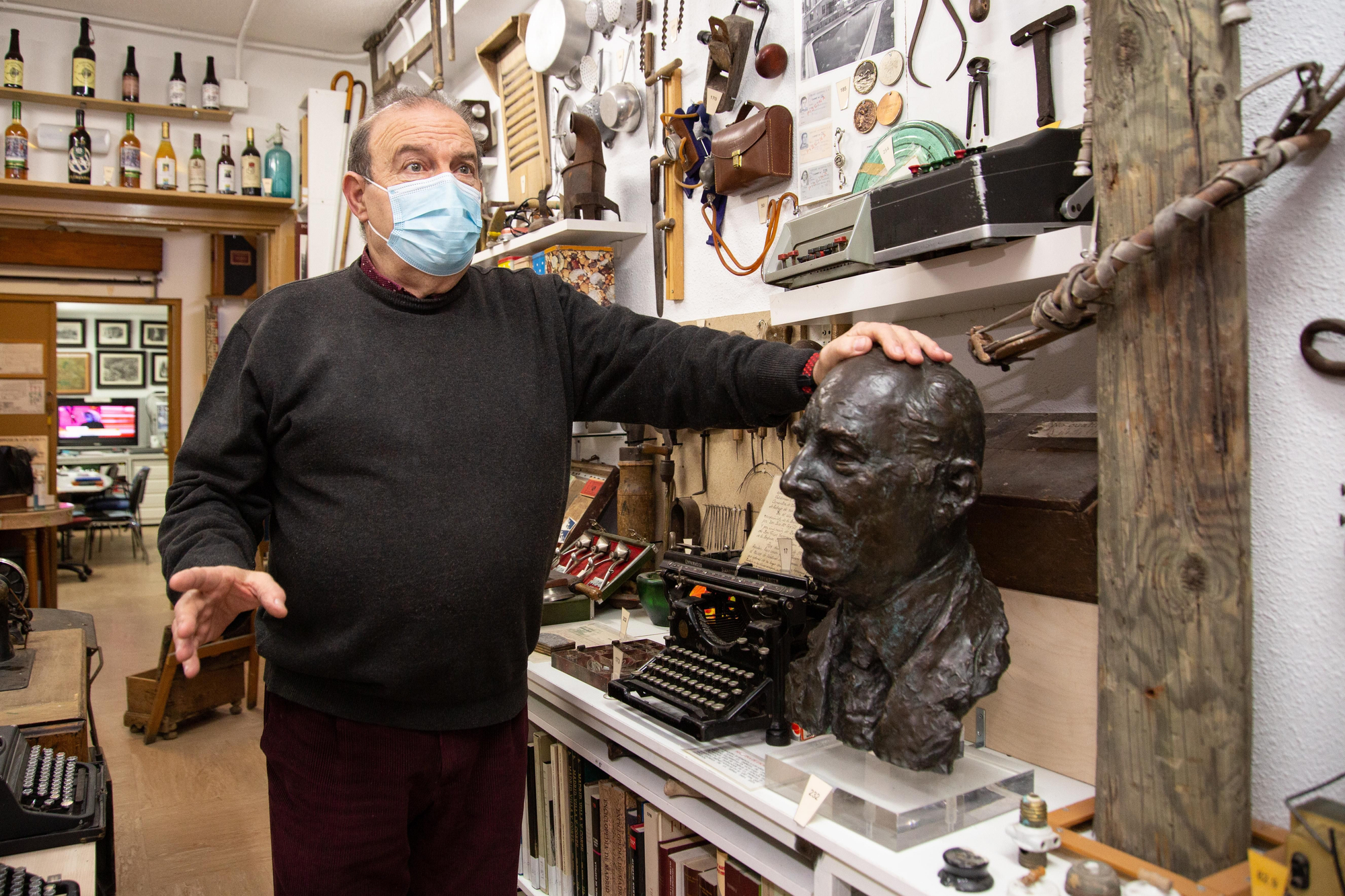 Busto del fundador de la fábrica de cementos Portland Valderrivas, de la familia Ynzenga