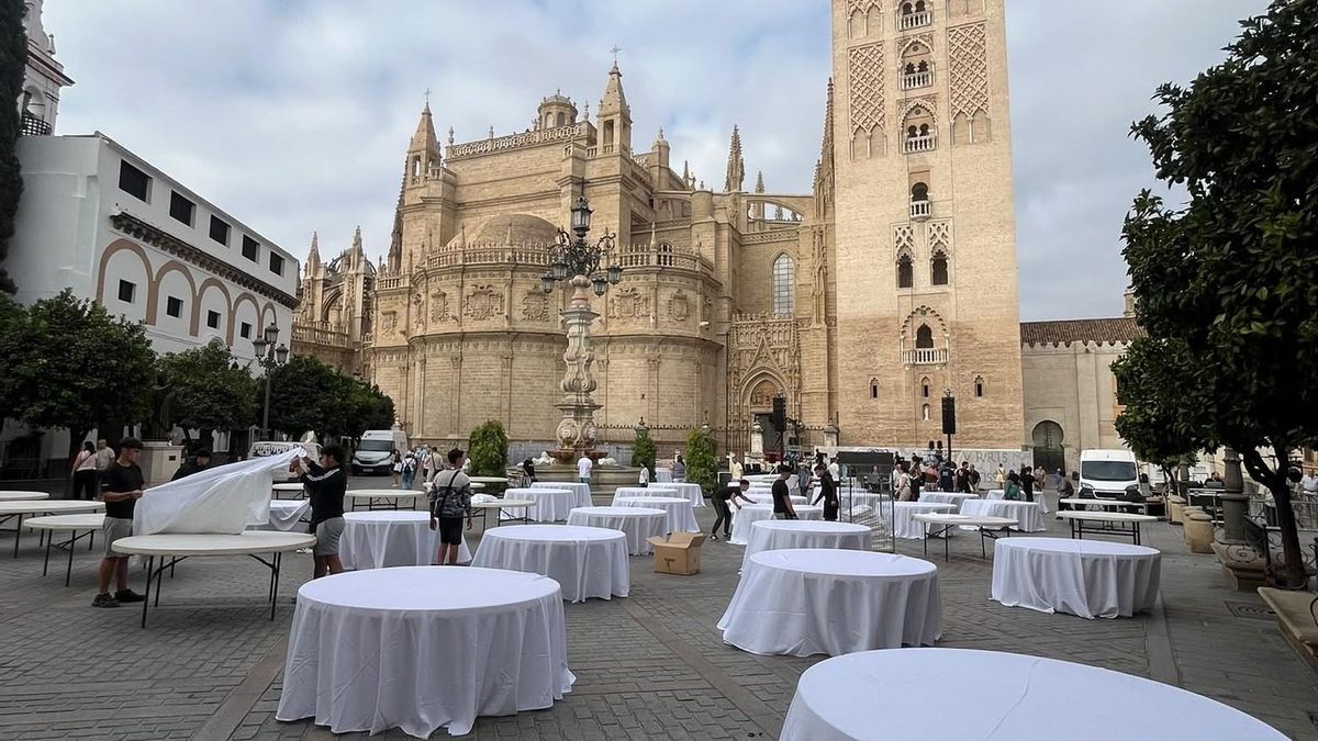 La gala al pie de la Giralda, el "colmo" de la "privatización" del espacio público en una Sevilla en la que "todo está en venta"