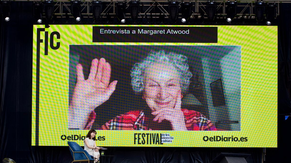 María Ramírez, la subdirectora de elDiario.es, entrevista a la escritora Margaret Atwood