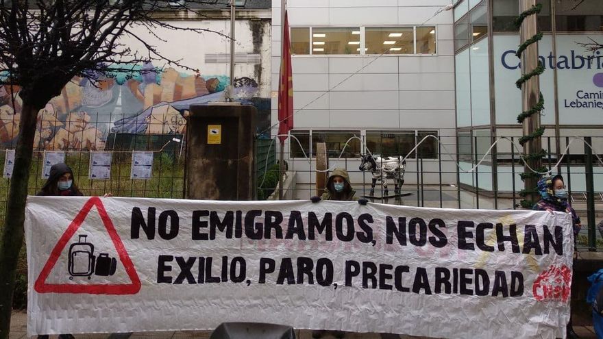 Cantabria No Se Vende denuncia que casi un 60% de la población joven está en paro